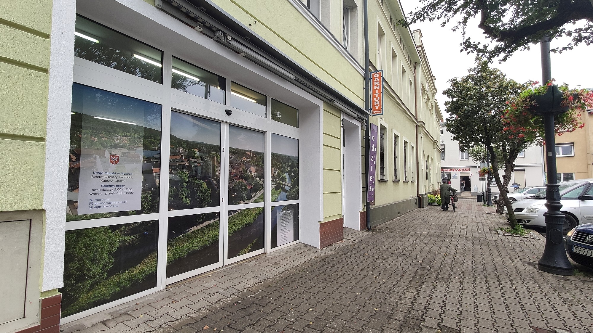 Pracownicy urzędu w nowych siedzibach