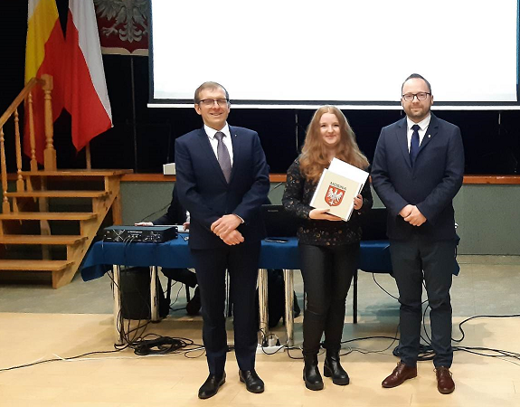 Gratulacje dla laureatki konkursu na prace dyplomową 