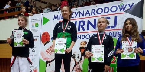 Zawodnicy UKS Fighters Mosina na podium