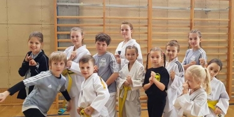 Zawodnicy  UKS Fighters Mosina na podium