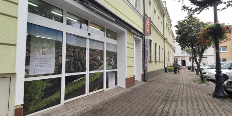 Pracownicy urzędu w nowych siedzibach