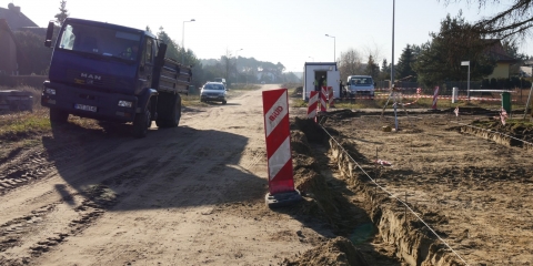 Roboty drogowe związane z budową ulicy Brzechwy w Mosinie.