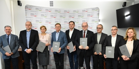 Podpisanie umowy dot. odpadów
