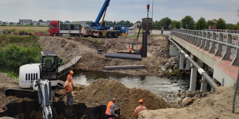 Trwa budowa kładki
