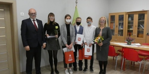 Stypendia dla uczniów i nagrody dla nauczycieli