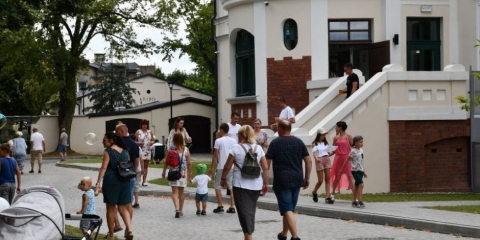Zabytkowy Dwór Skrzynki po rewitalizacji otworzył swoje podwoje