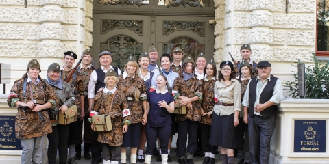 W hołdzie bohaterom Powstania Warszawskiego 