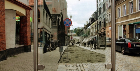 Szklana tablica na Miejskiej Trasie Turystycznej po prawobrzeżnym Śremie (fot