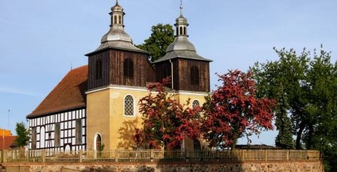 Kościół w Skokach - Szlak Kościołów Drewnianych wokół Puszczy Zielonki (fot