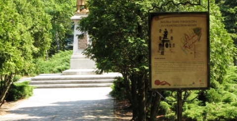 Pomnik Dobosza - obiekt na Miejskiej Trasie Turystycznej po prawobrzeżnym Śremie (fot