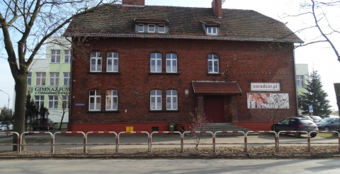 Budynek dawnej szkoły elementarnej w Luboniu - Luboński Szlak Architektury Przemysłowej (fot