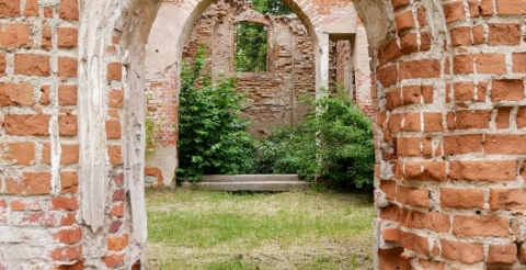 2 Ruiny kościoła w Chojnicy - plener filmów Ogniem i Mieczem oraz Dowód życia (fot