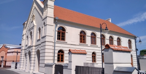 2 Sala Miejska - dawna synagoga w Buku (fot