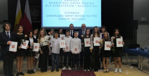 001 Stypendia i nagrody 2022
