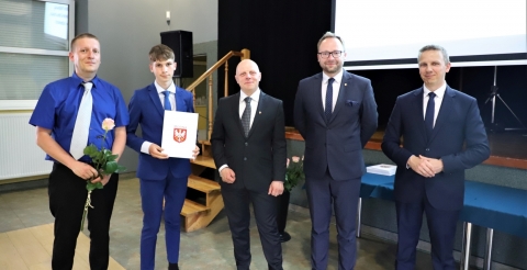 053 Stypendia samorządu i sportowe 2023