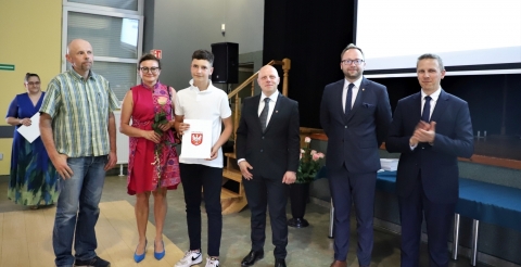 050 Stypendia samorządu i sportowe 2023
