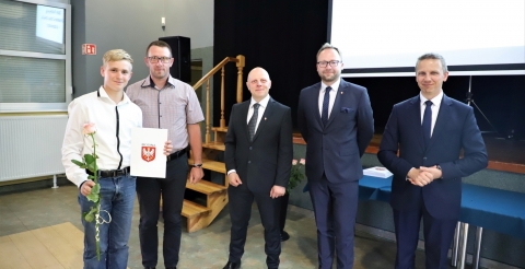 054 Stypendia samorządu i sportowe 2023