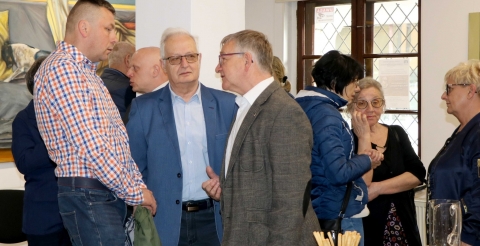 14 kwietnia w Mosinie odsłonięto tablicę pamiątkową poświęconą dr Kazimierzowi Maciejewskiemu niezwykle oddanemu lekarzowi.