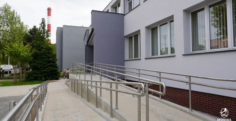 14 Przebudowa wejścia do biblioteki