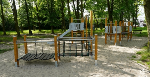 6 Plac zabaw przy ul