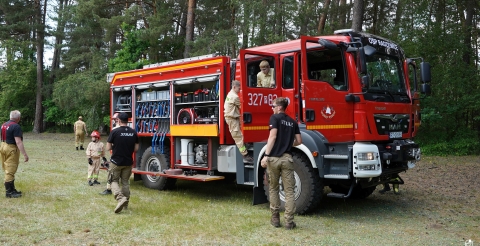Pokaz umiejętności strażackich w Żabinku
