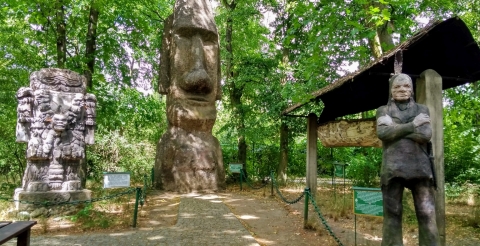 Kopie rzeźb z Nowego Świata w Muzeum Arkadego Fiedlera w Puszczykowie (fot