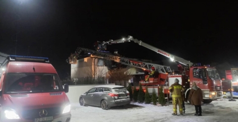 W niedzielę społeczności Krosinka i okolic okazała pomoc w sprzątaniu pogorzeliska. 