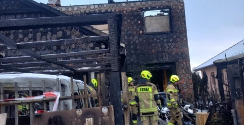 W niedzielę społeczności Krosinka i okolic okazała pomoc w sprzątaniu pogorzeliska. 