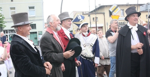 64861718_2368123316808919_903529044539080704_n