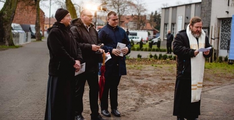 49158377_526439084428795_661577795700260864_n (Copy)