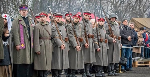 49259685_910209032519789_4506415446584459264_n (Copy)