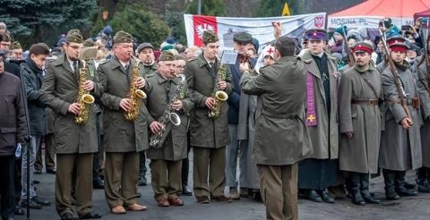 48424954_910209379186421_3118456735786860544_n (Copy)