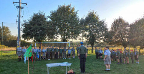 Relacja z wrześniowych zbiórek zuchów i harcerzy z naszej gminy. To czas pełen emocji, nowych wyzwań i wspólnej nauki.